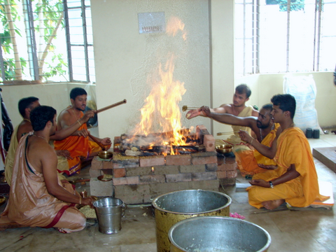 Yagna being performed during Vyasa Poornima